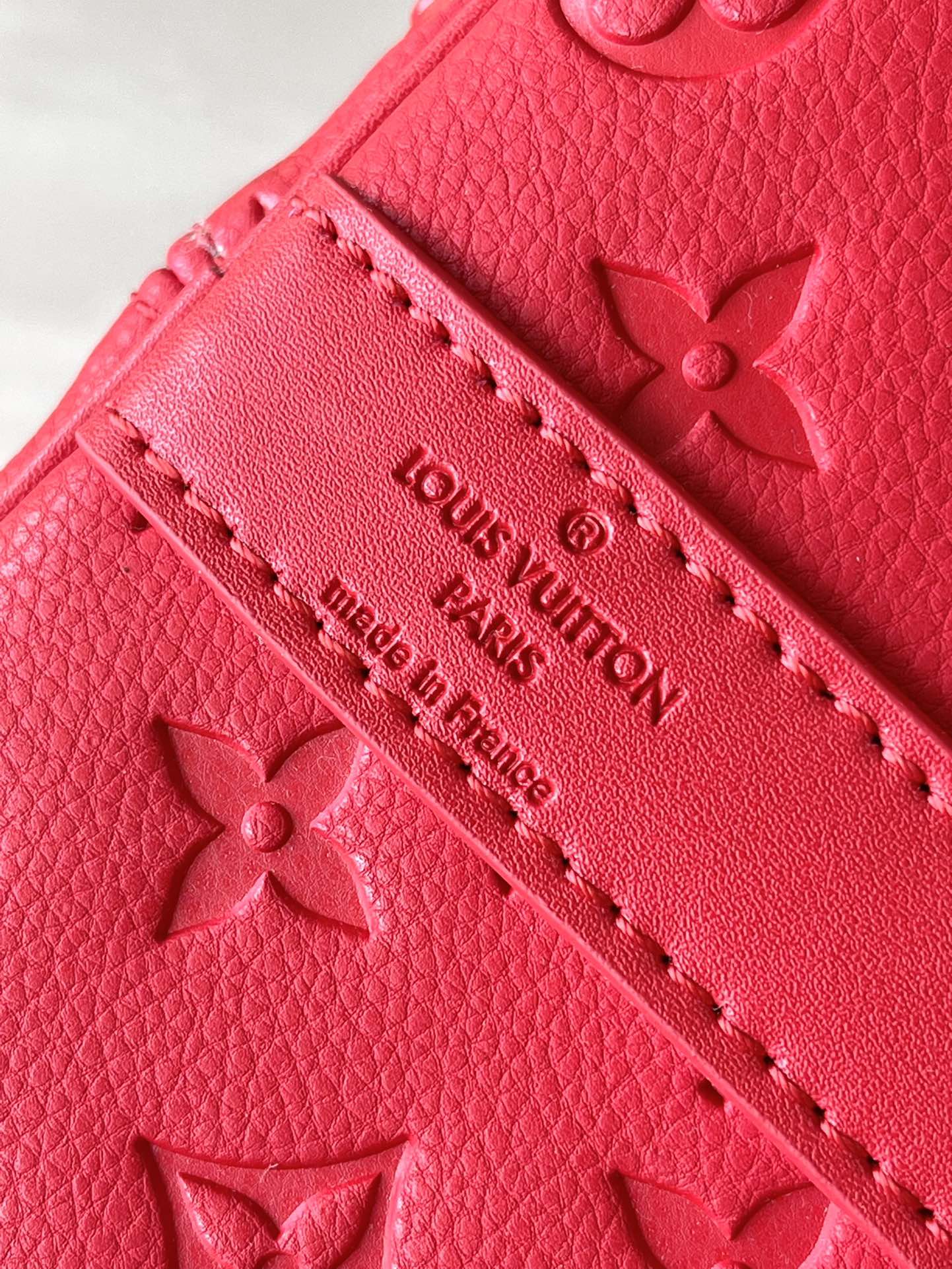 m23750-LV-keepall-bandouliere-travel bag-red