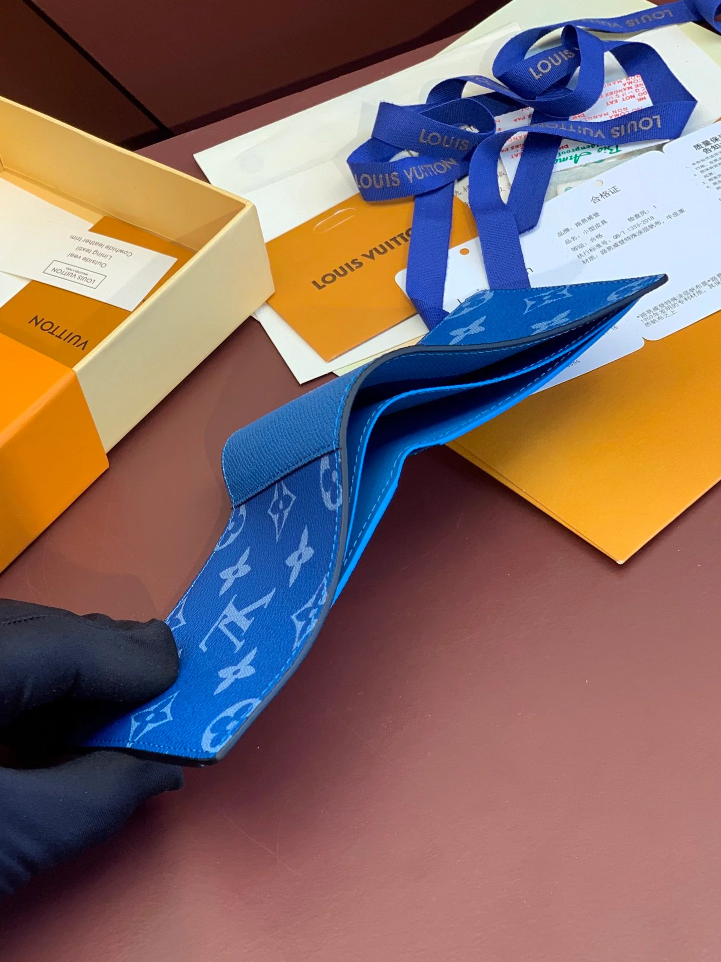 LV-m30995 — Усовершенствованный многофункциональный кошелек