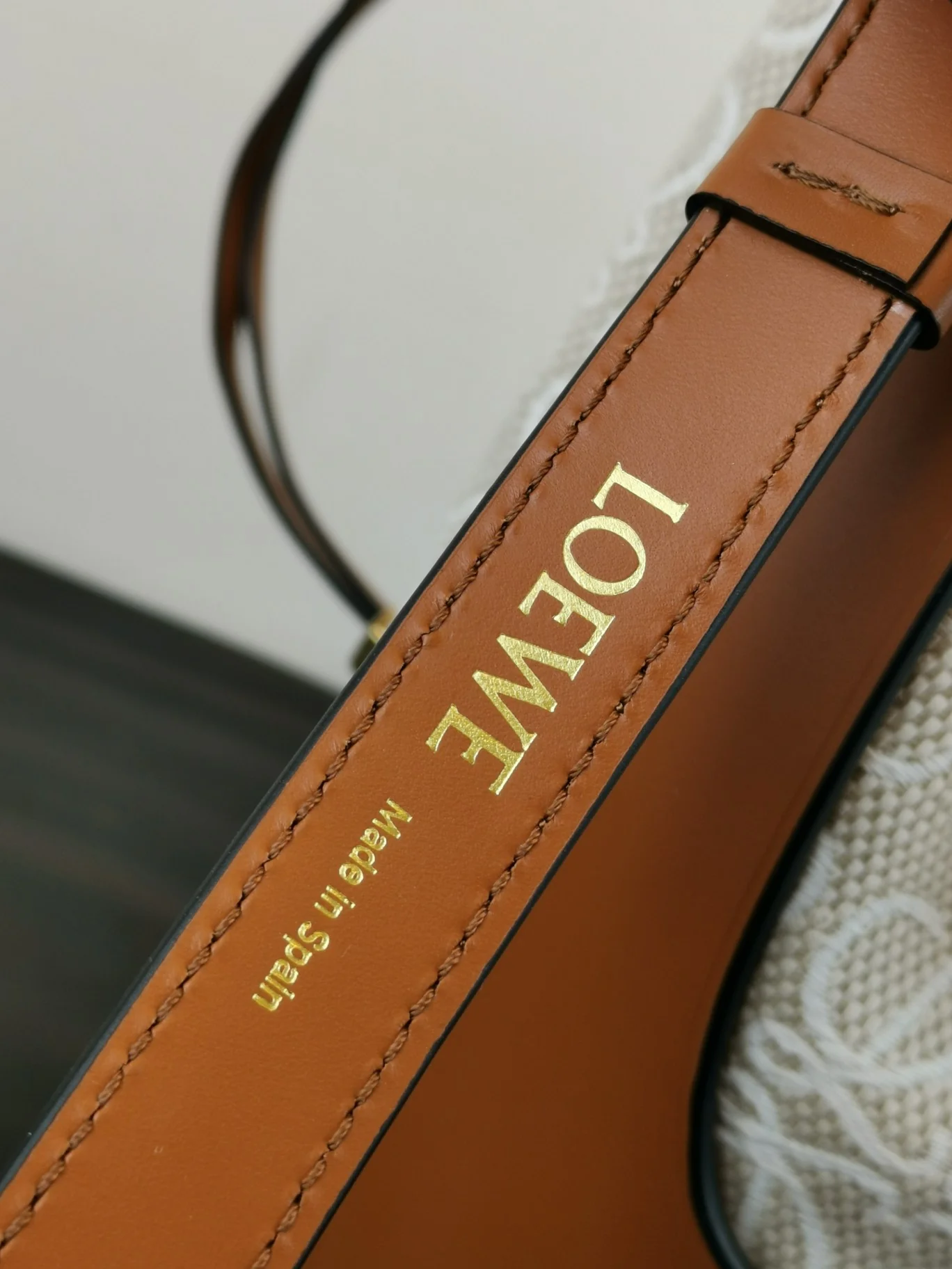 Сумка-ведро Loewe Anagram - маленькая