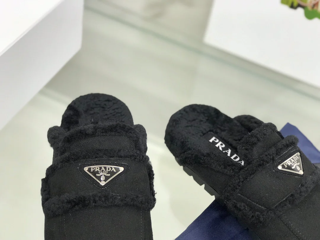 Prada - Меховые тапочки - Сумка - Шерстяная подкладка - Черный