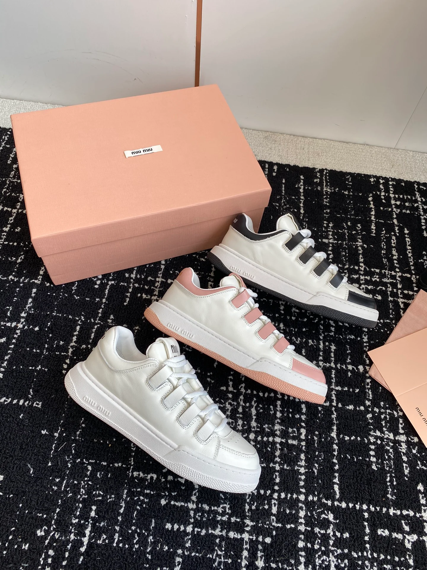 Кроссовки Miu Miu в стиле ретро с эффектом потертости - Повседневные кроссовки - Розовые