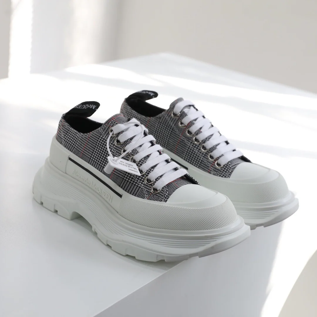 Ковшеобразные туфли на платформе от McQueen, унисекс, в клетку в стиле преппи.