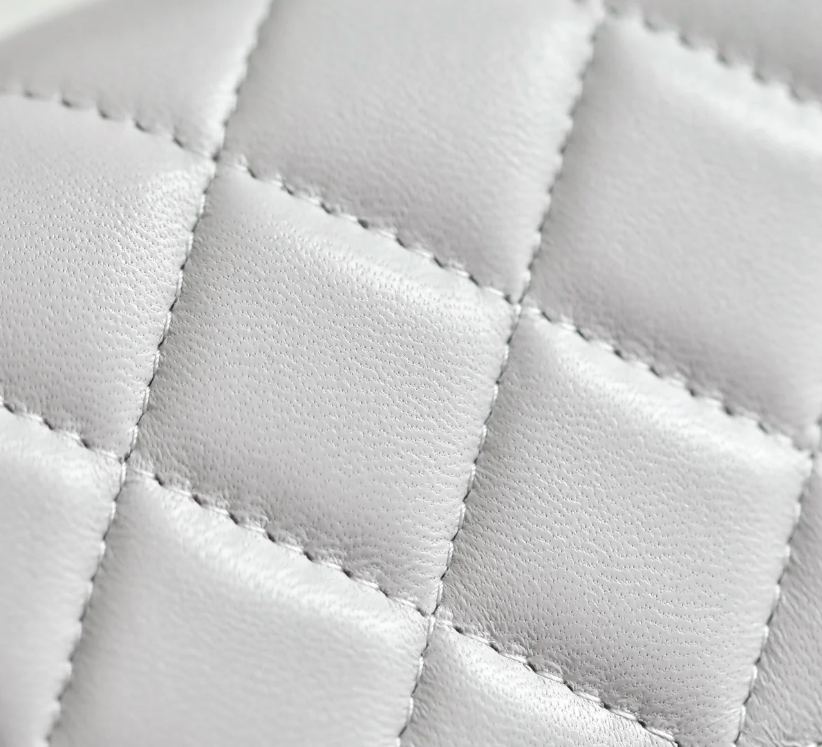 Многофункциональный рюкзак Chanel весна/лето - светло-серый - с золотой пряжкой