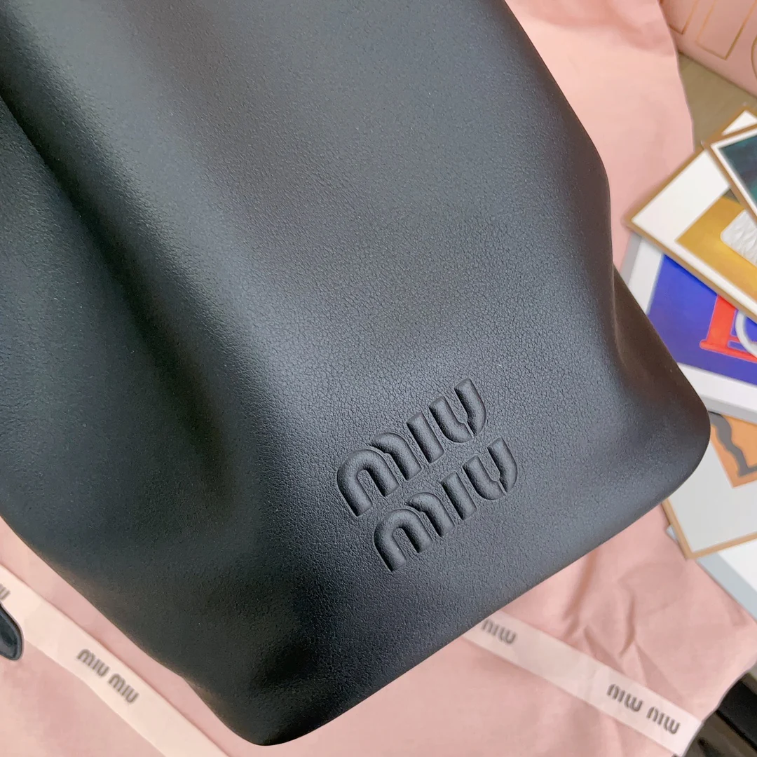 Miu Miu-5be089 - Импортная сумка-ведро из телячьей кожи