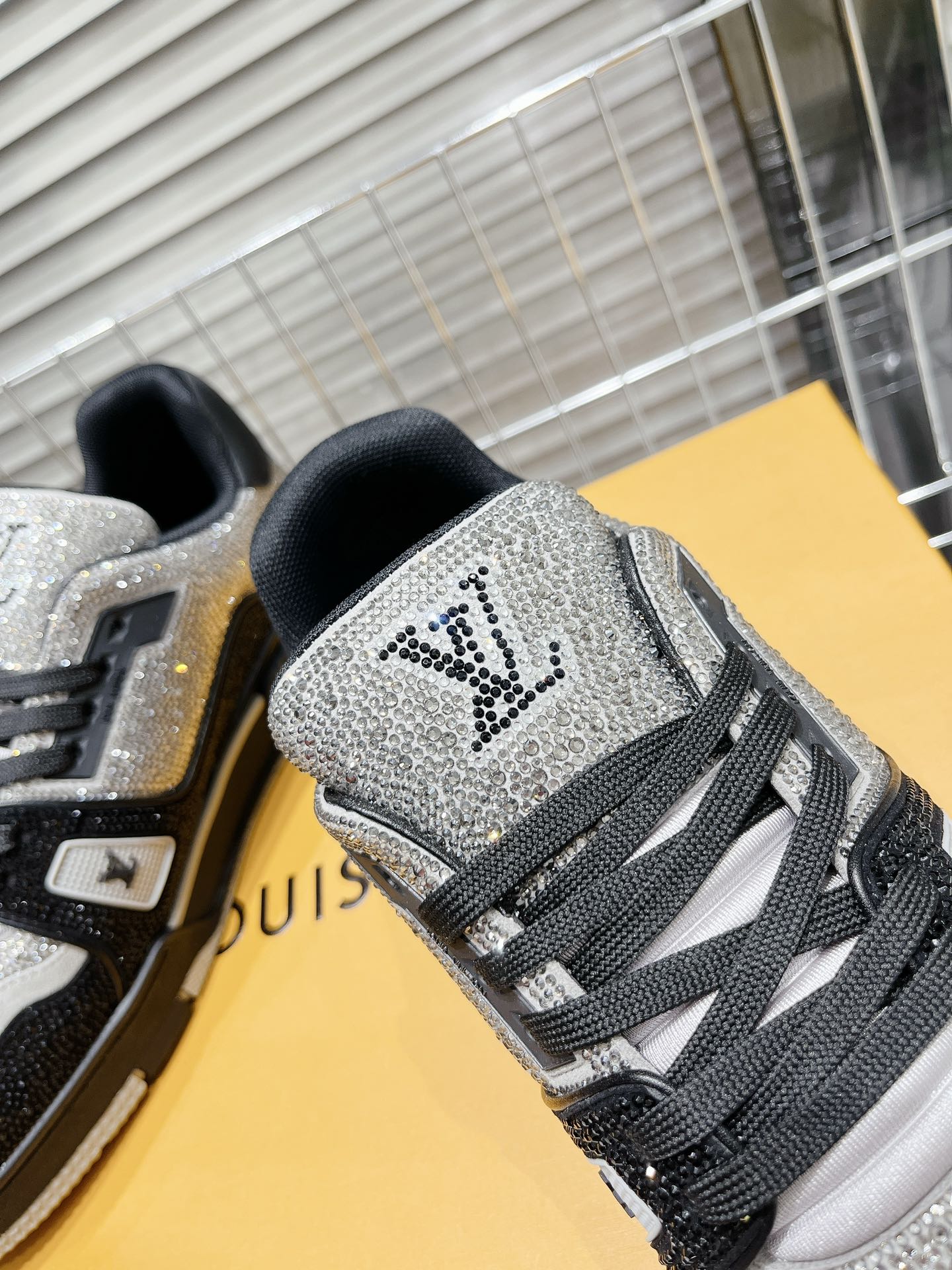 Кроссовки LV Trainer - обувь для скейтбординга - глянцевый черный и серебристый - унисекс