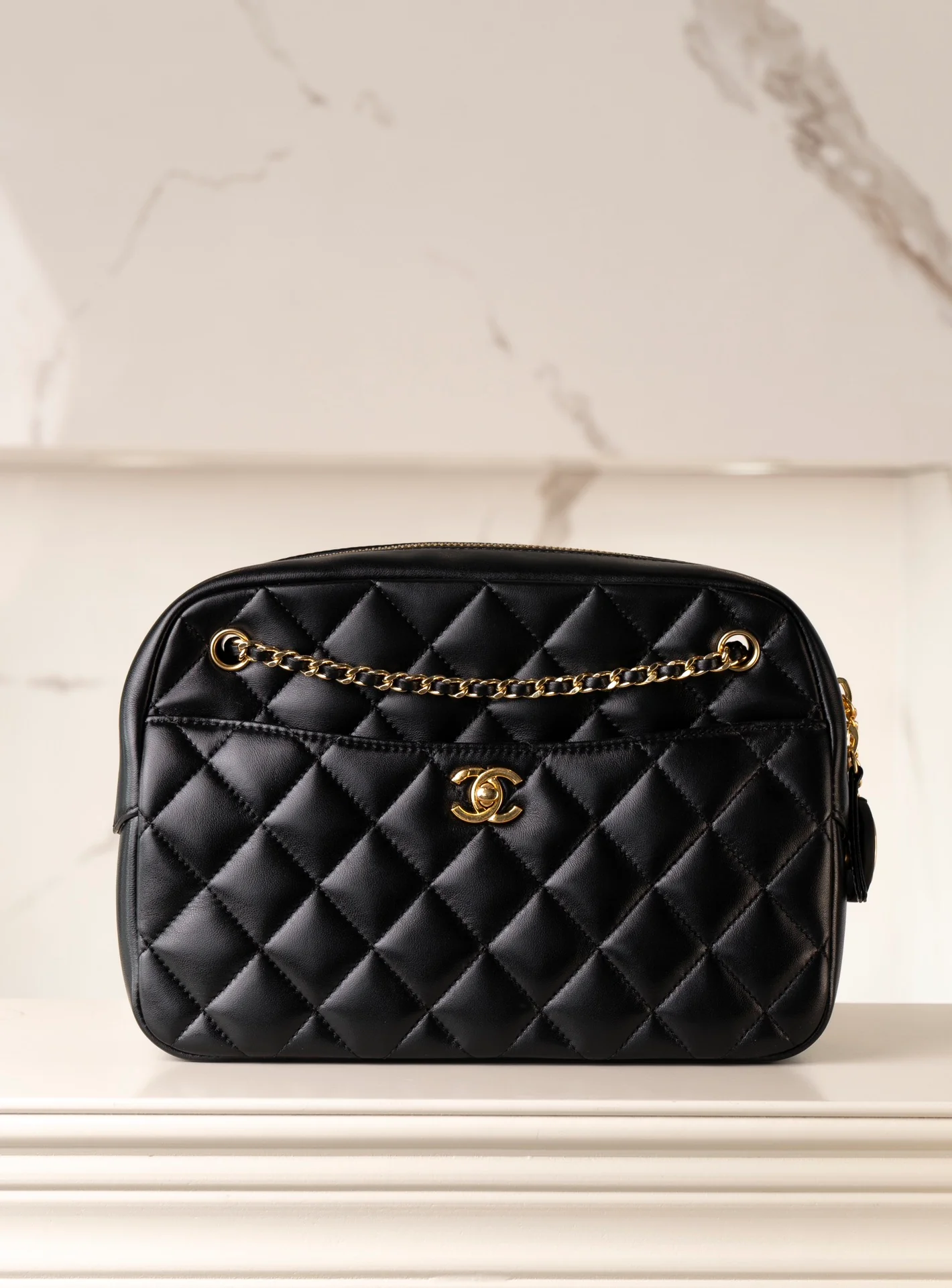 Винтажная сумка для фотоаппарата Chanel в виде монеты, большой размер, черная.