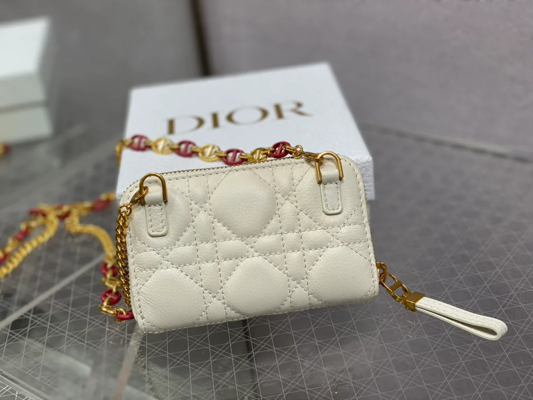 Миниатюрная стеганая сумка Dior Caro на цепочке - 1 шт.