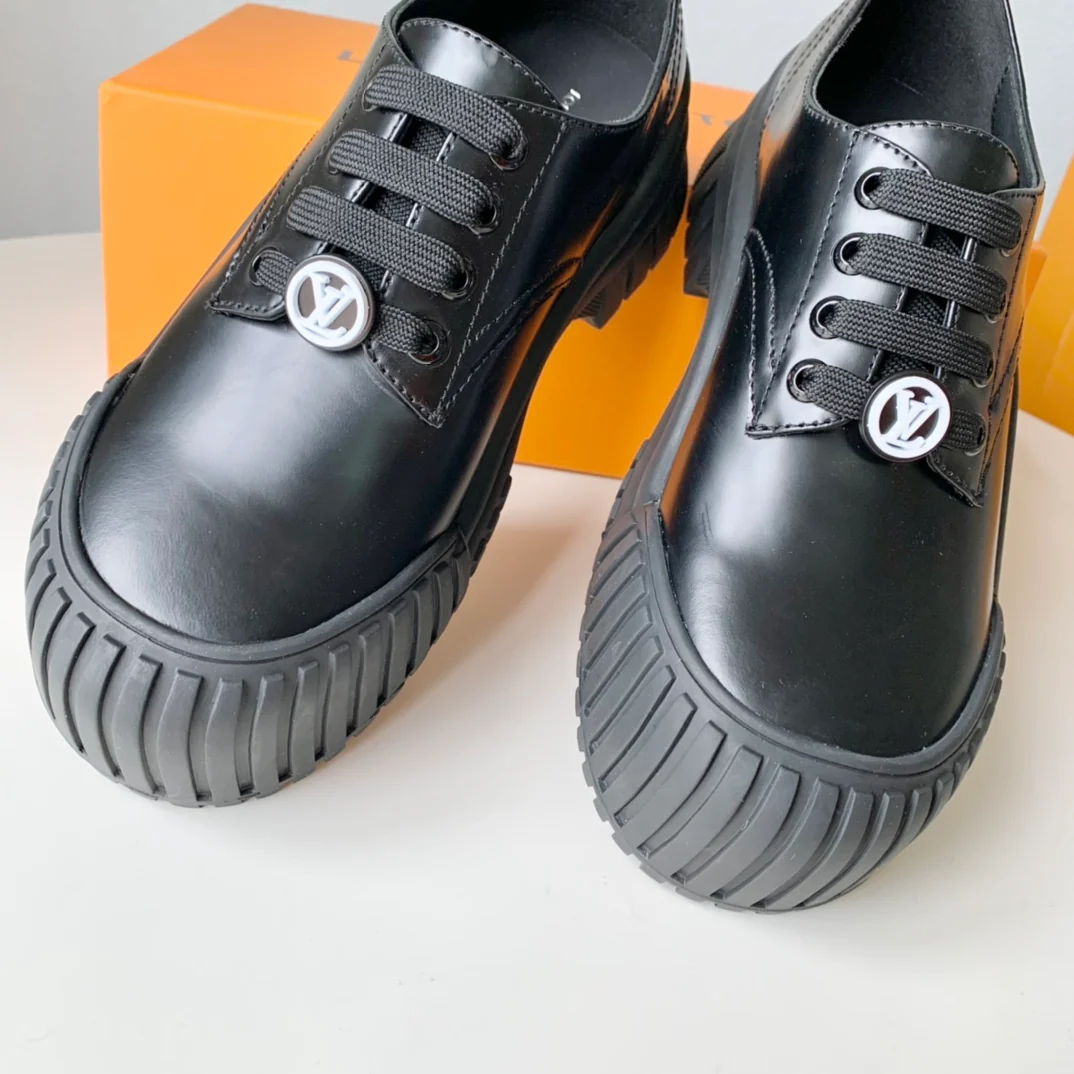 Новинка LV 2023 года - Серия Ruby - Туфли Мэри Джейн на каблуке с биде - Черные