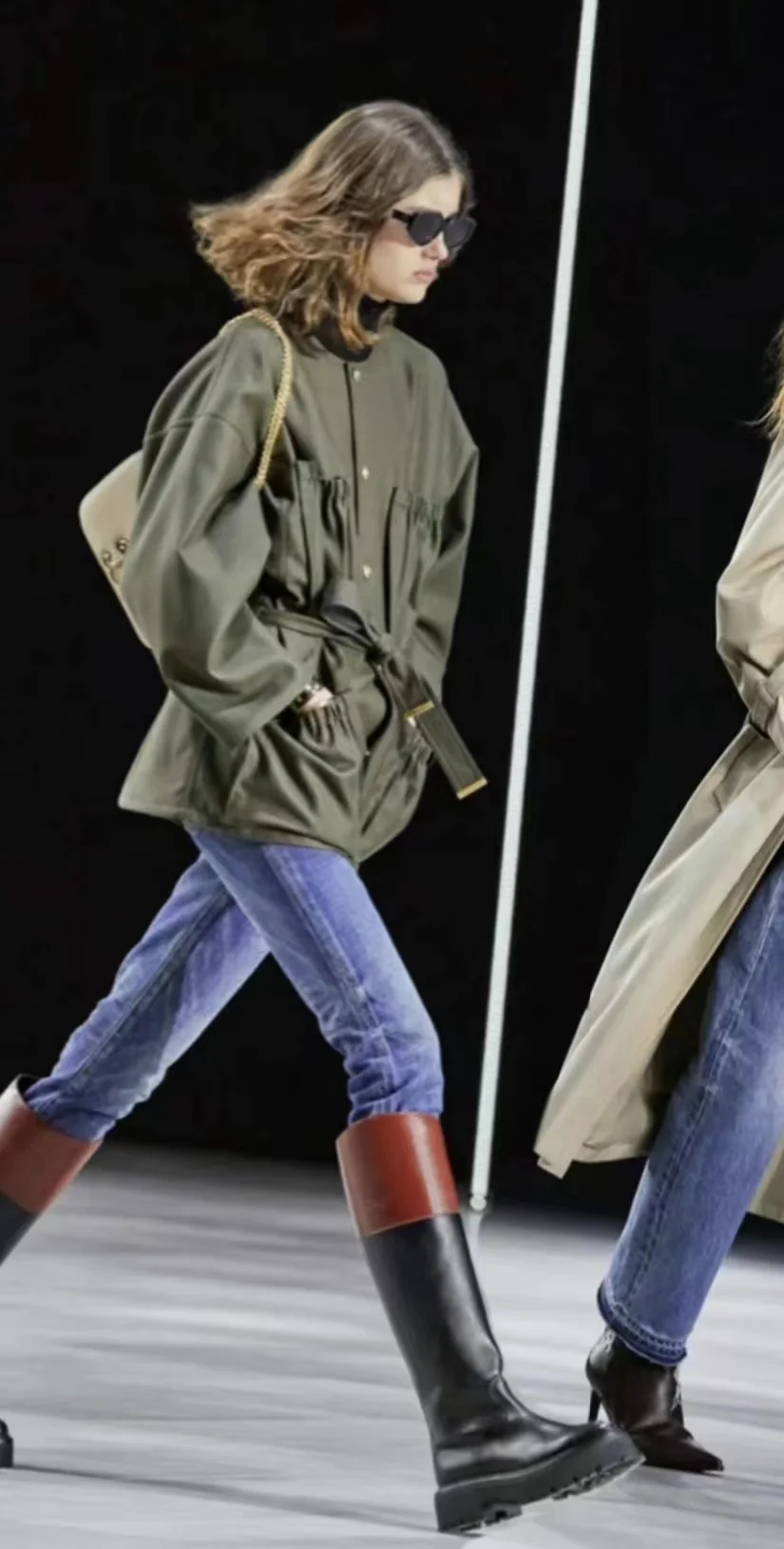 Сумка через плечо Celine Triomphe Frame Openwork – цвет ?Молочный чай?.