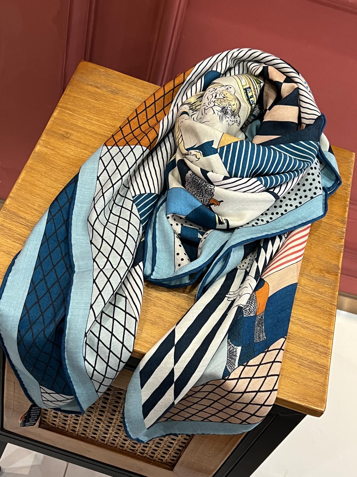 Шарф Hermes Grand Theatre Square Scarf - 140 см - Шелк-кашемир - Синий