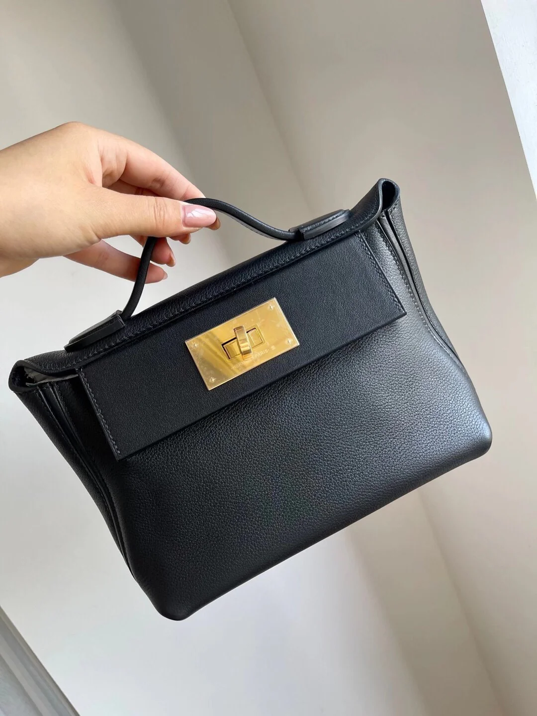 Кожаная сумка Hermes Evercolor Swift 24 - черная - с золотой пряжкой