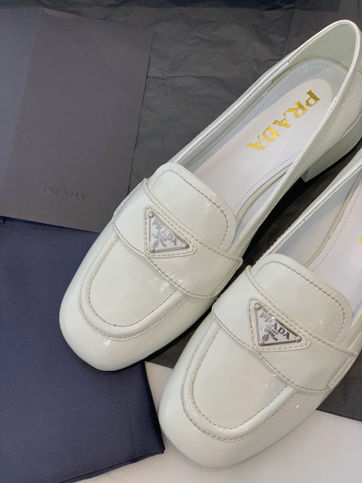 Туфли Prada - Prada - лакированные туфли на низком каблуке - лоферы - белые