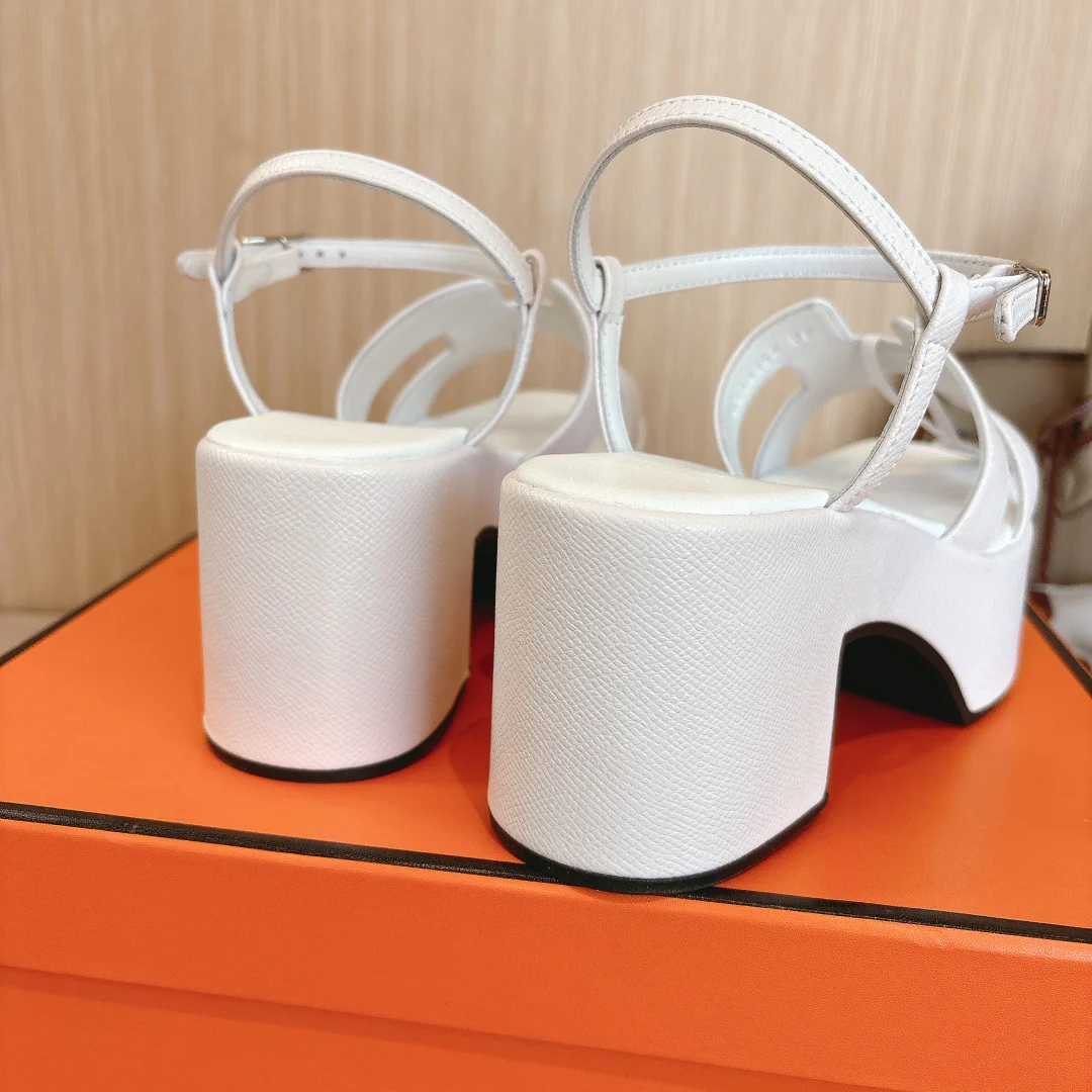 Босоножки на высоком каблуке Hermes Second Uncle из кожи, модель 2024 года, белые.