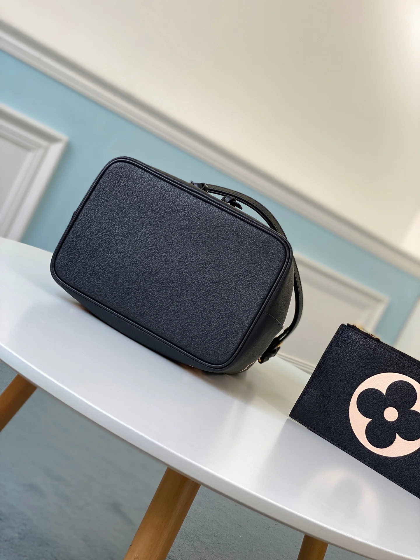 сумка-ведро lv-m56890-black-neonoe-medium