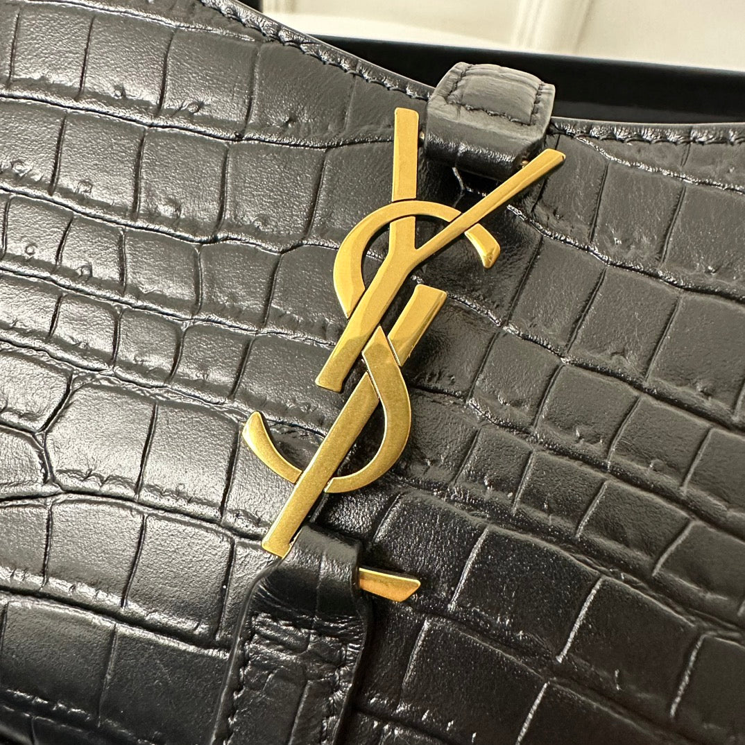 Кожаная сумка через плечо YSL Le 5 A 7, мини, черная, под крокодиловую кожу.