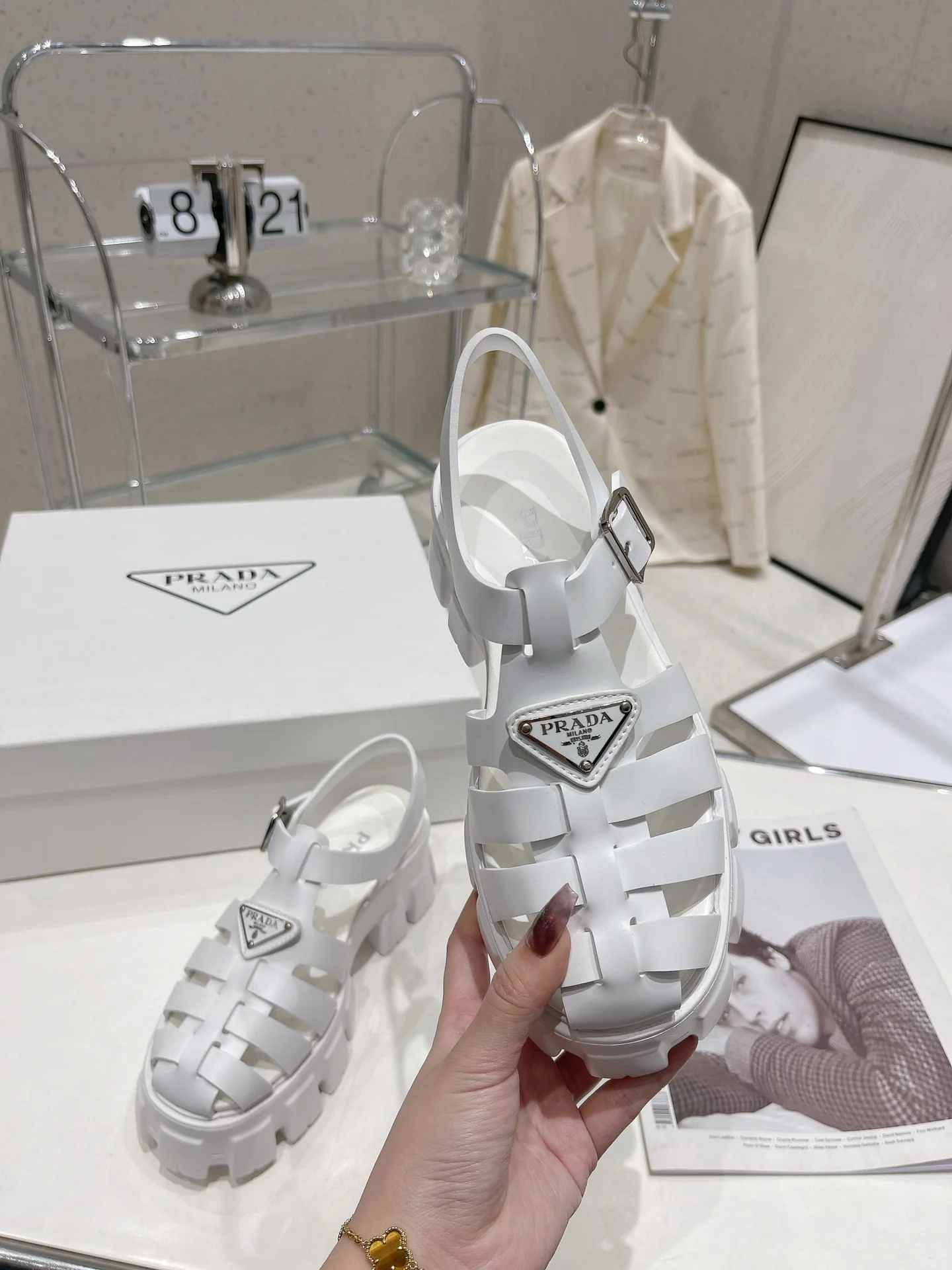 Новинка сезона весна/лето 2022 от Prada - Сандалии на платформе - Белые