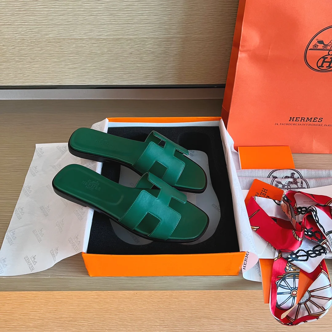 Классические домашние тапочки Hermes H - Верх из однотонной кожи - Подошва, полностью закрывающая тапочки - Зеленый