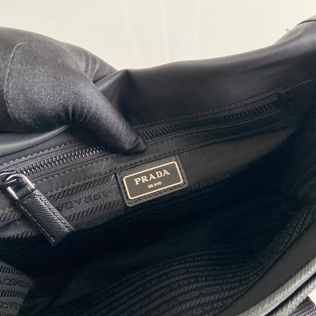 Мужская сумка-мессенджер Prada из парашютной ткани