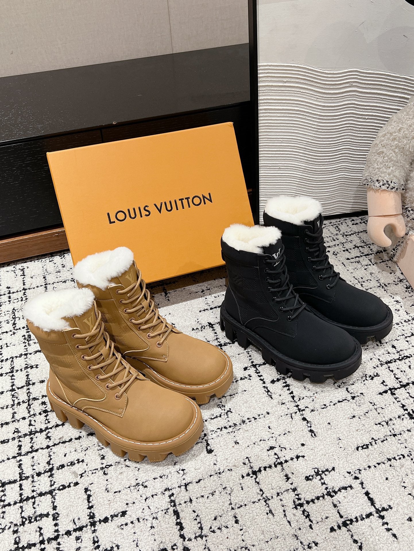 Изображение коллекции шерстяных сапог LV-2024.