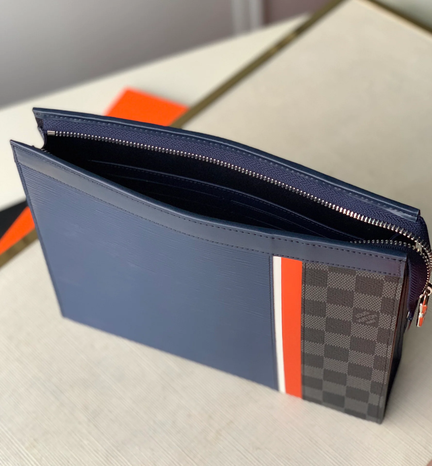 lv-m56828-pochette-voyage-средний клатч