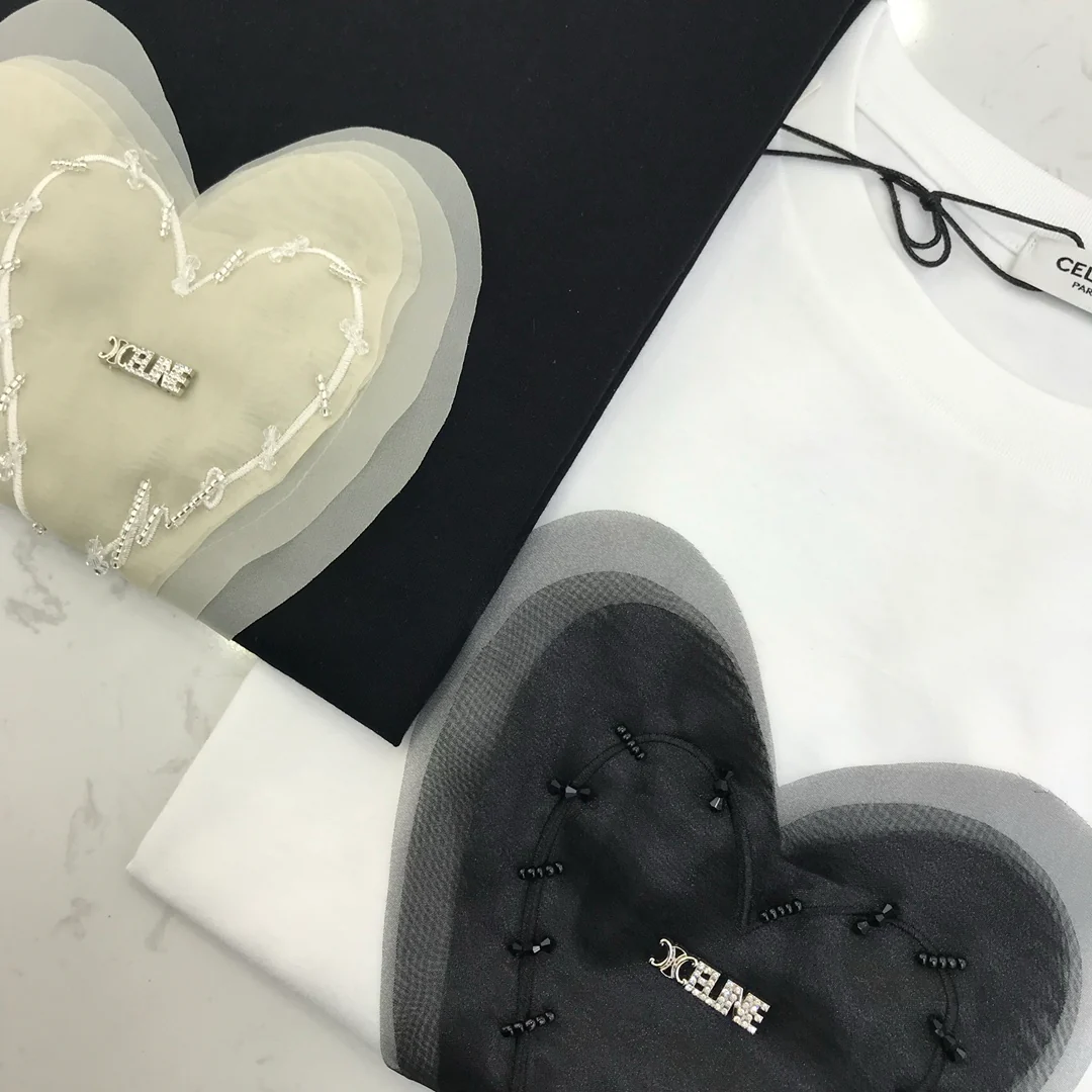 Celine-2404 - Футболка с коротким рукавом и круглым вырезом, украшенная бисером и стразами в форме сердца из марли - Два цвета