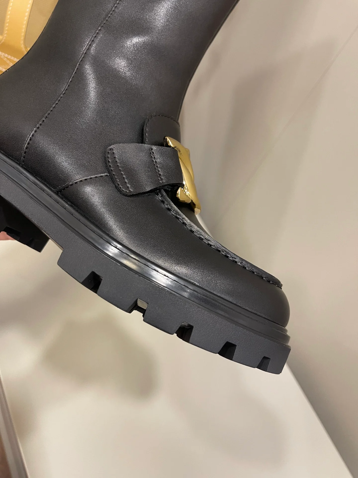 Новые ботинки Tods для ранней весны 2022 года.