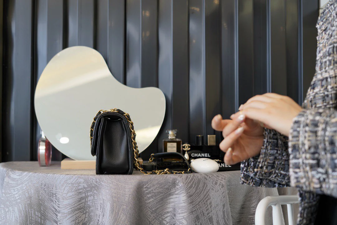 Булочка из тофу с монетой от Chanel