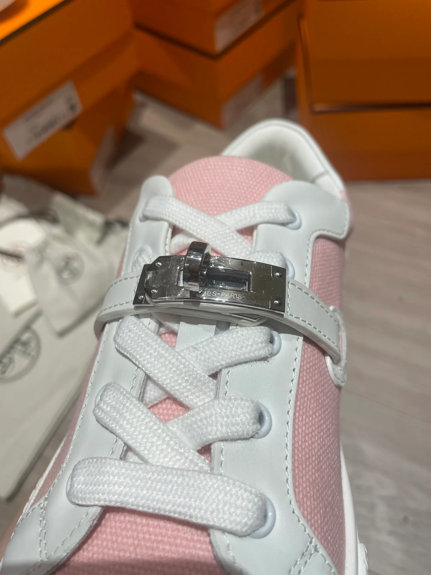 Hermes - Новейшие белые кроссовки Kelly Buckle - Мужские - 2