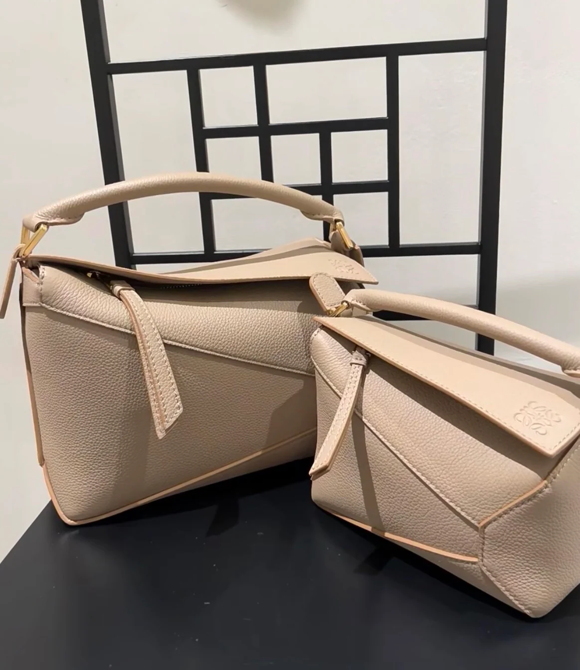 Миниатюрная кожаная модель Loewe Puzzle из телячьей кожи