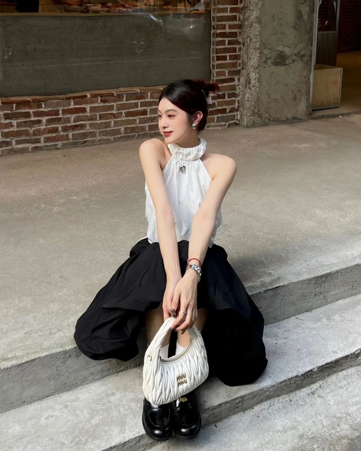 Сумка Miu Miu Wander — маленькая, из овечьей кожи — носите и делитесь с другими.