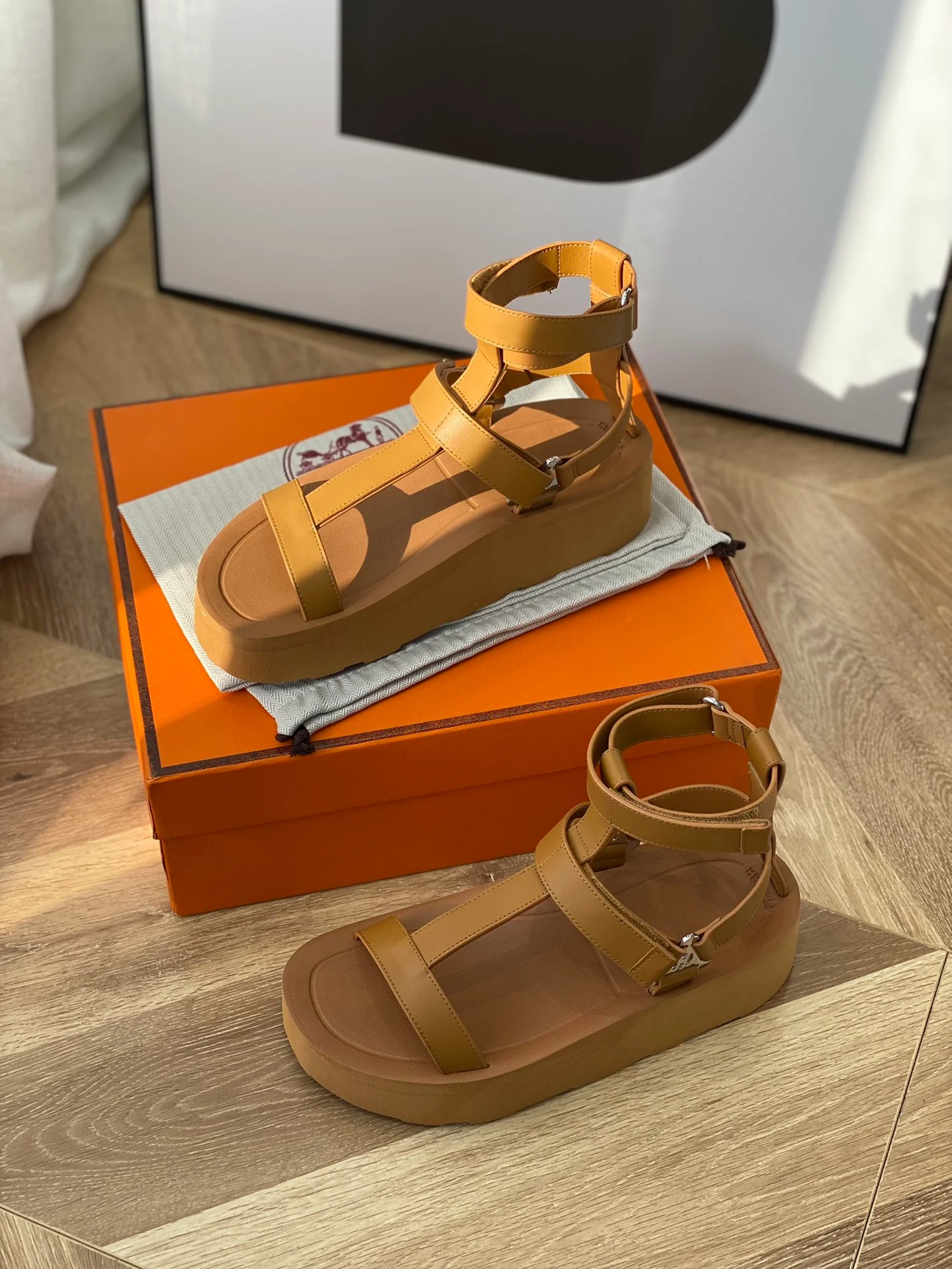 Римские сандалии на платформе Hermes