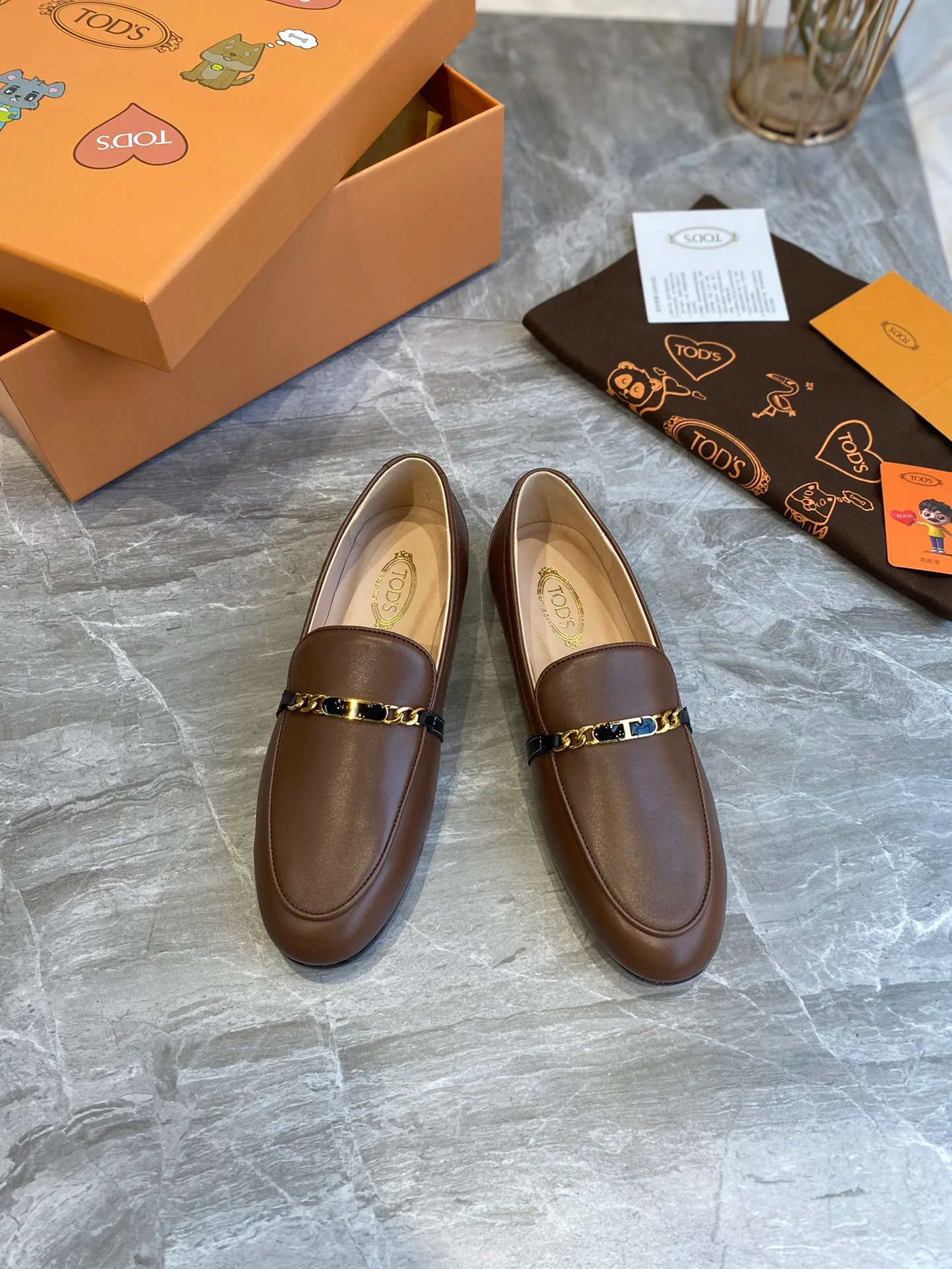 Tods - Сдержанные лоферы с тонкой цепочкой - 3