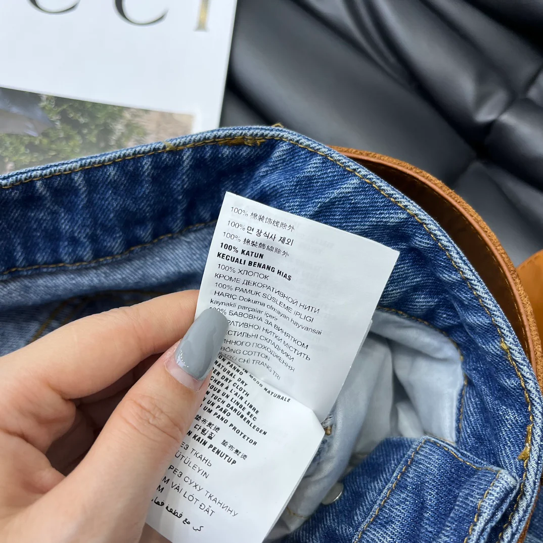 Miu Miu - 2404-24 Новинка: Комплект из двух предметов: шорты и пояс из оленьей кожи с лоскутным узором