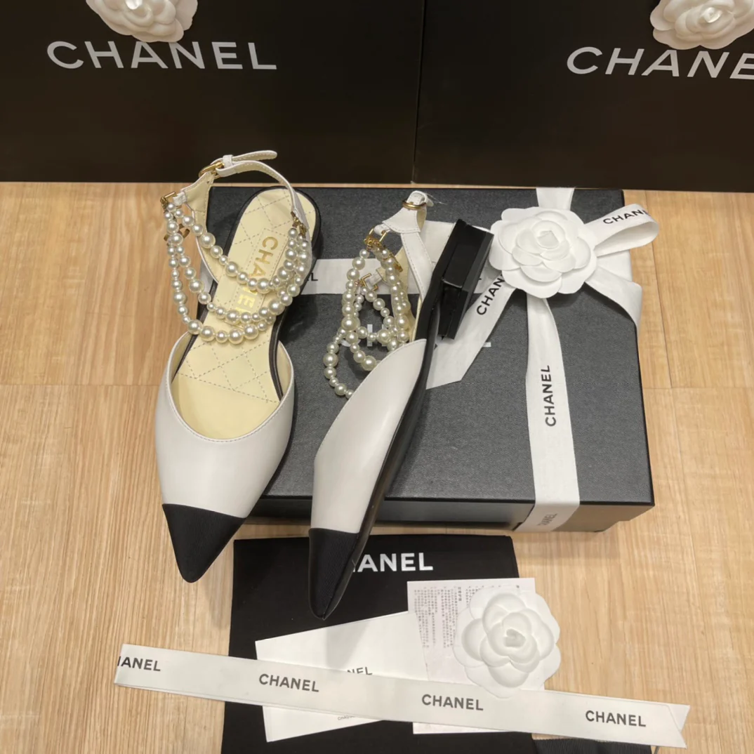 Chanel - Белые жемчужные сандалии