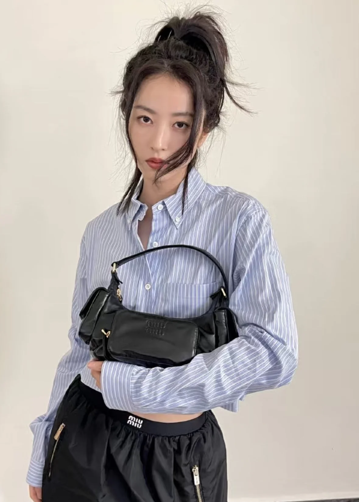 Сумка Miu Miu из кожи наппа с карманами — носите и делитесь с другими.