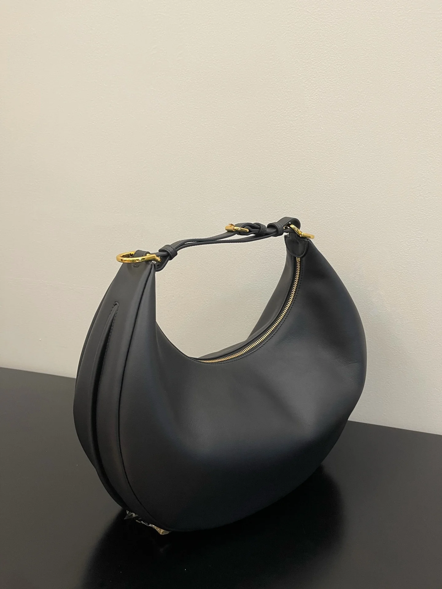 Fendi-fendigraphy - Большая черная кожаная сумка через плечо