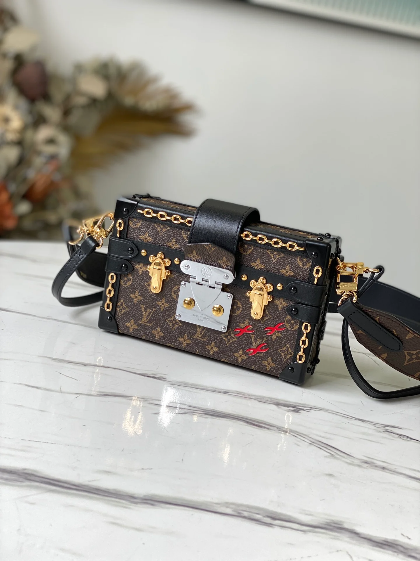 m45554-LV-petite-malle-handbag