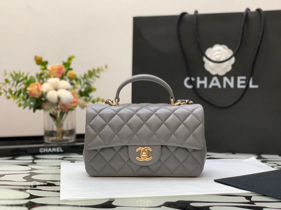 Весенняя коллекция Chanel 2022 - сумка CF - серая