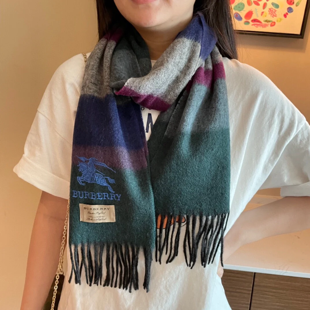 Burberry - шарф с вышитой британской клетчатой ??лошадью