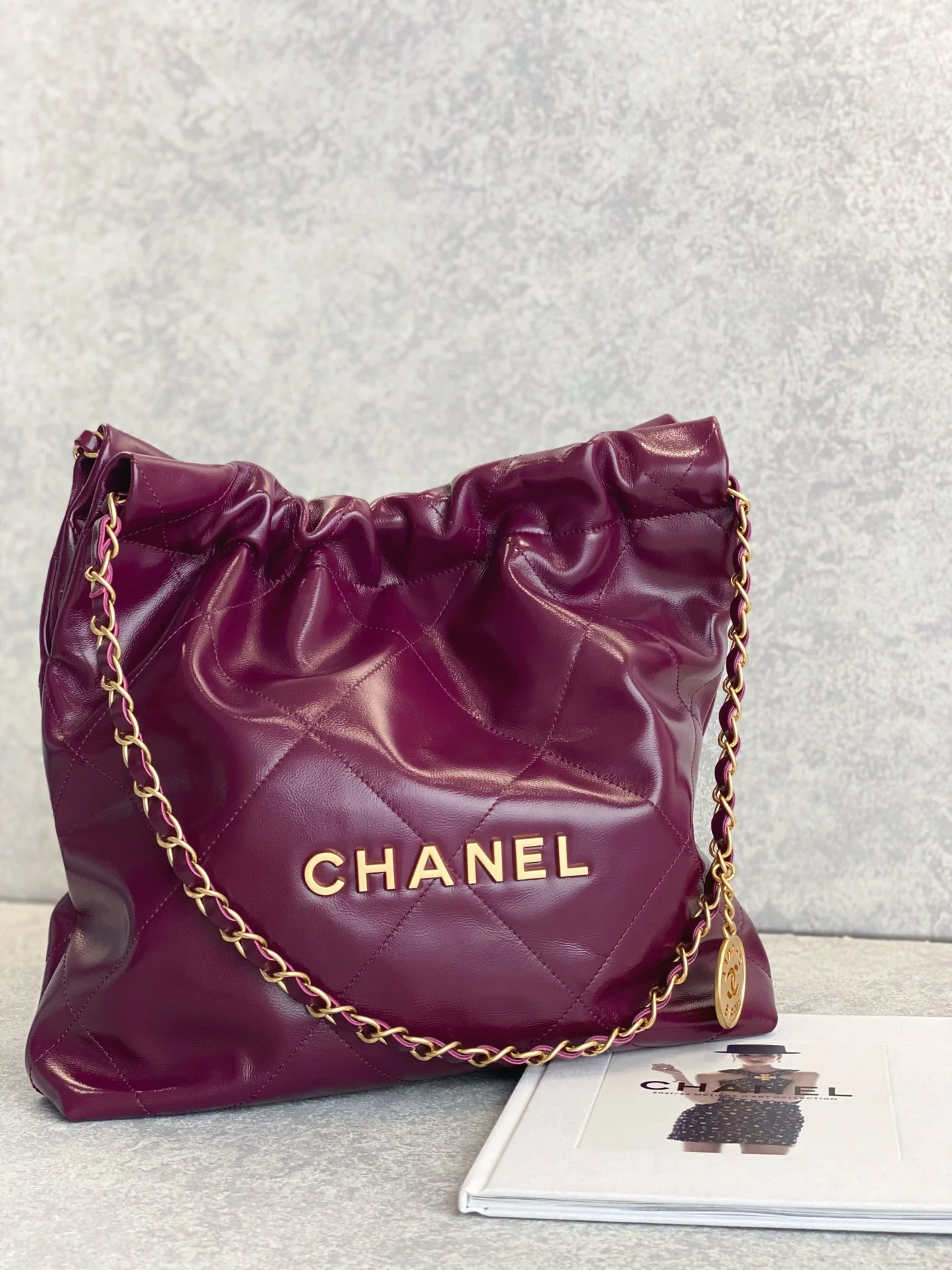 Новинка сезона весна/лето 2023 от Chanel - сумка №22 - средний размер - бордовый цвет