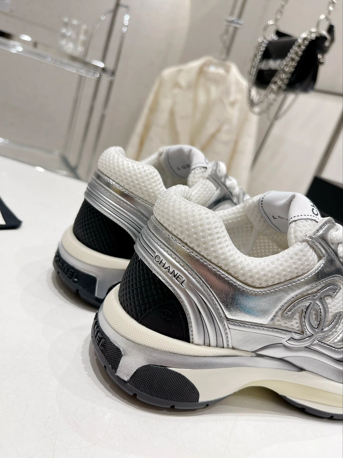 Новинка весны 2023 года от Chanel - Дышащая сетка - Повседневные кроссовки - Серебристые - 1