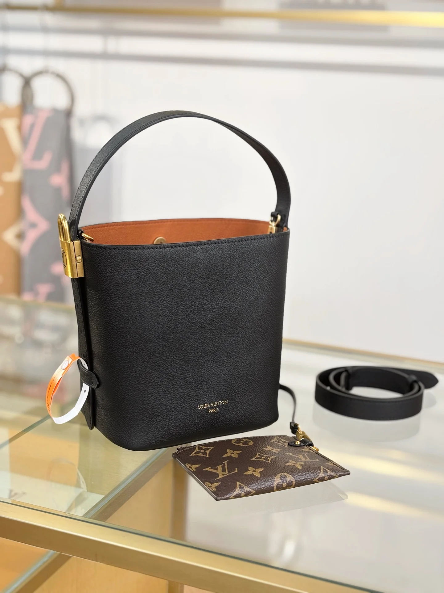 LV-m25543-low-key-all-in-bb сумка-черная