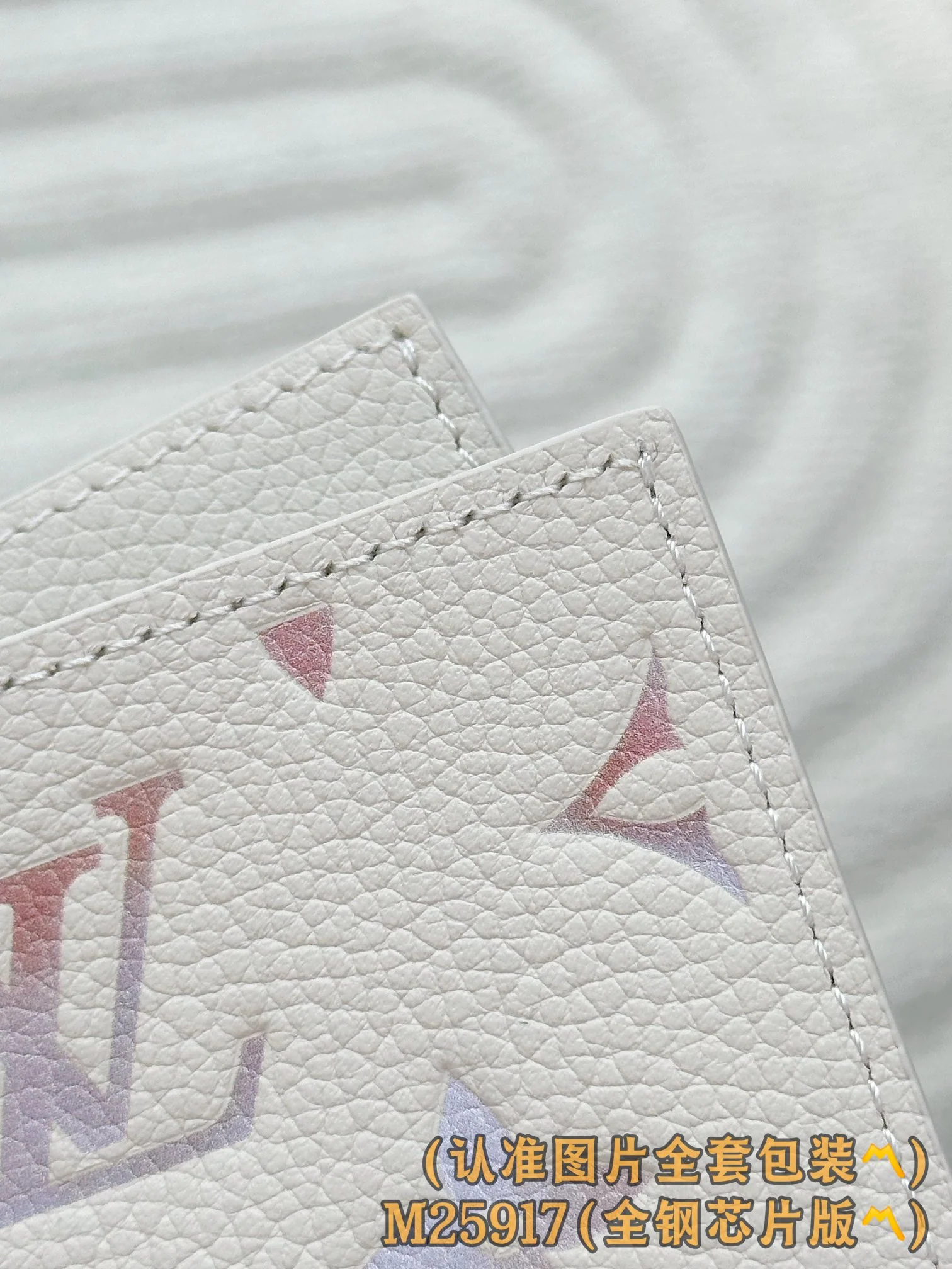 LV-m25917-Обложка для паспорта