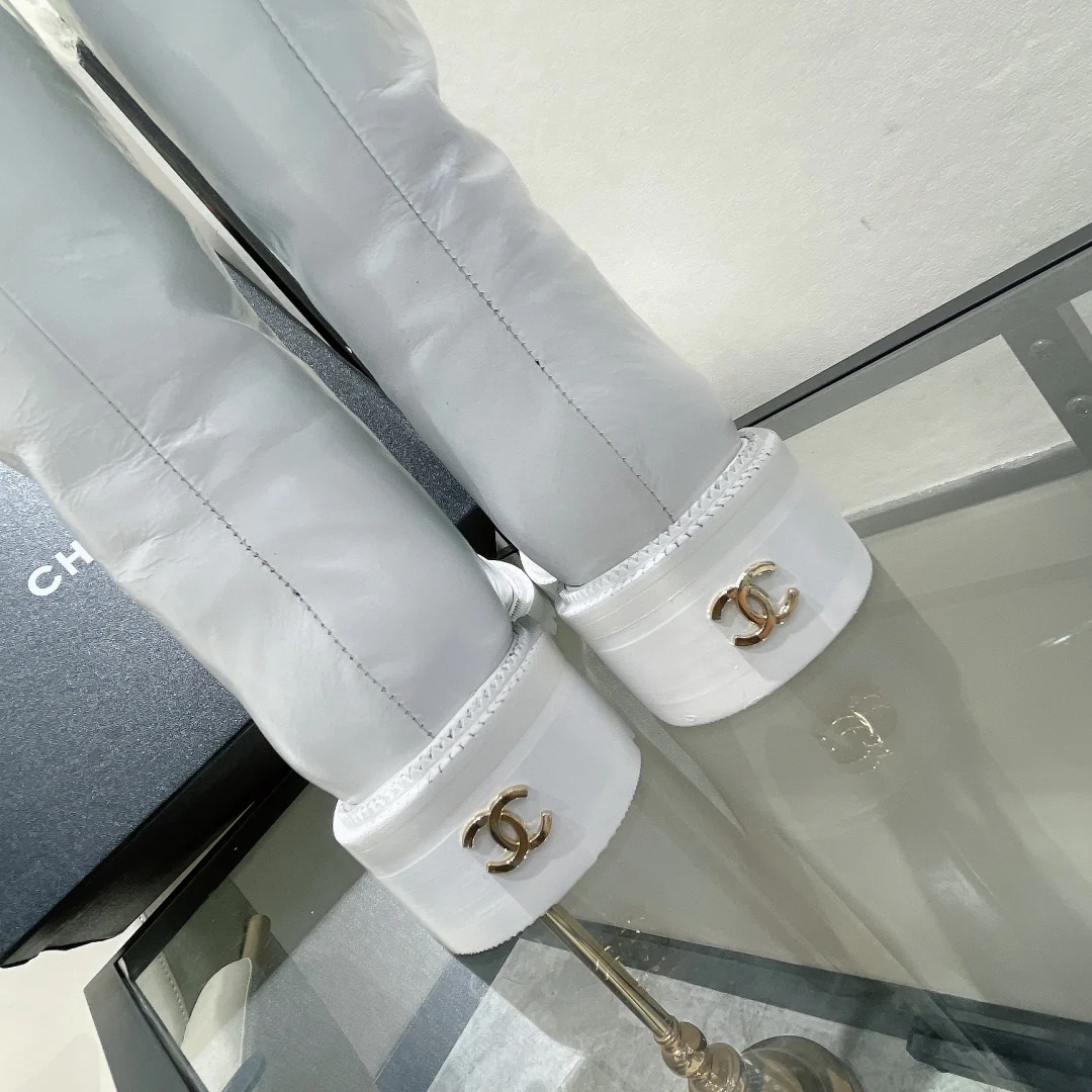 Сапоги Chanel Double C Logo сиреневого цвета до середины икры - 1