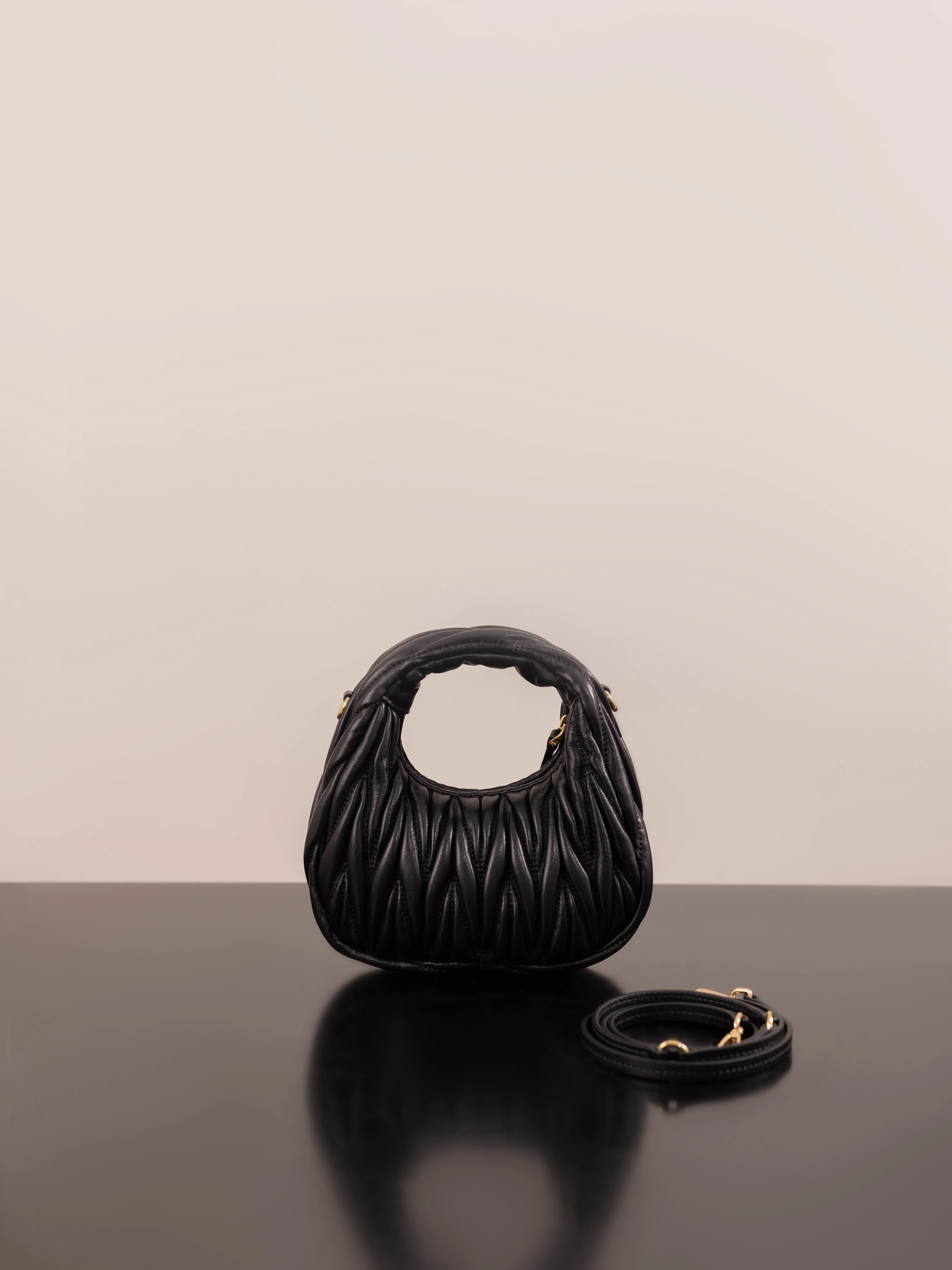 Miu Miu - Мини-сумочка из овечьей кожи - Черная - 1