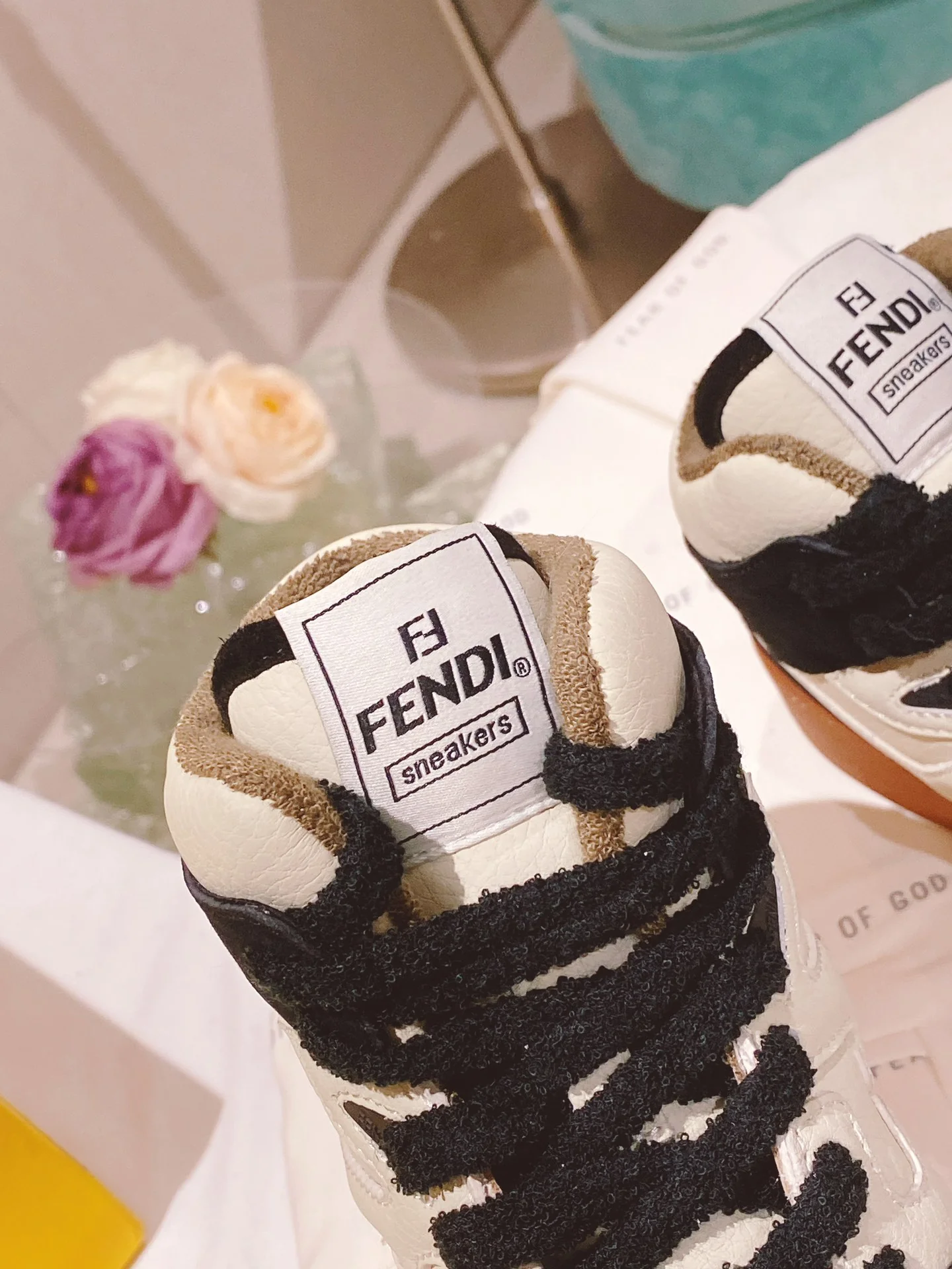 Новинки осенне-зимней коллекции Fendi 2022 — Повседневные кроссовки — Парный стиль — Черные