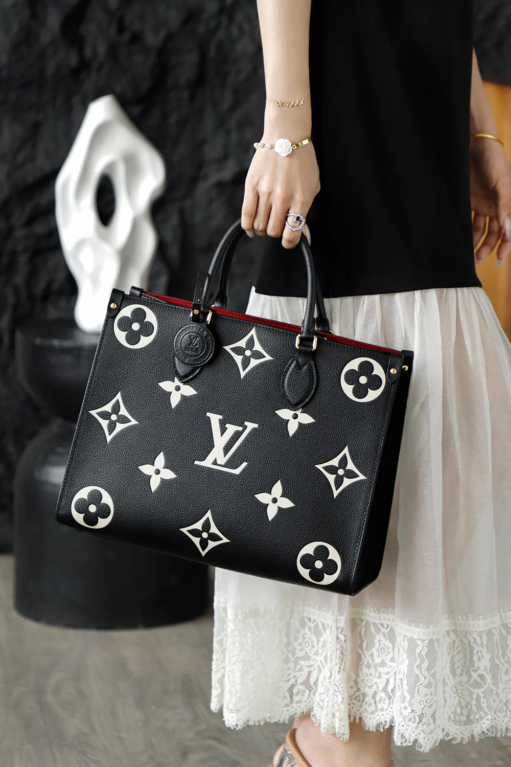 LV-m45495-onthego Средний - Черно-белый