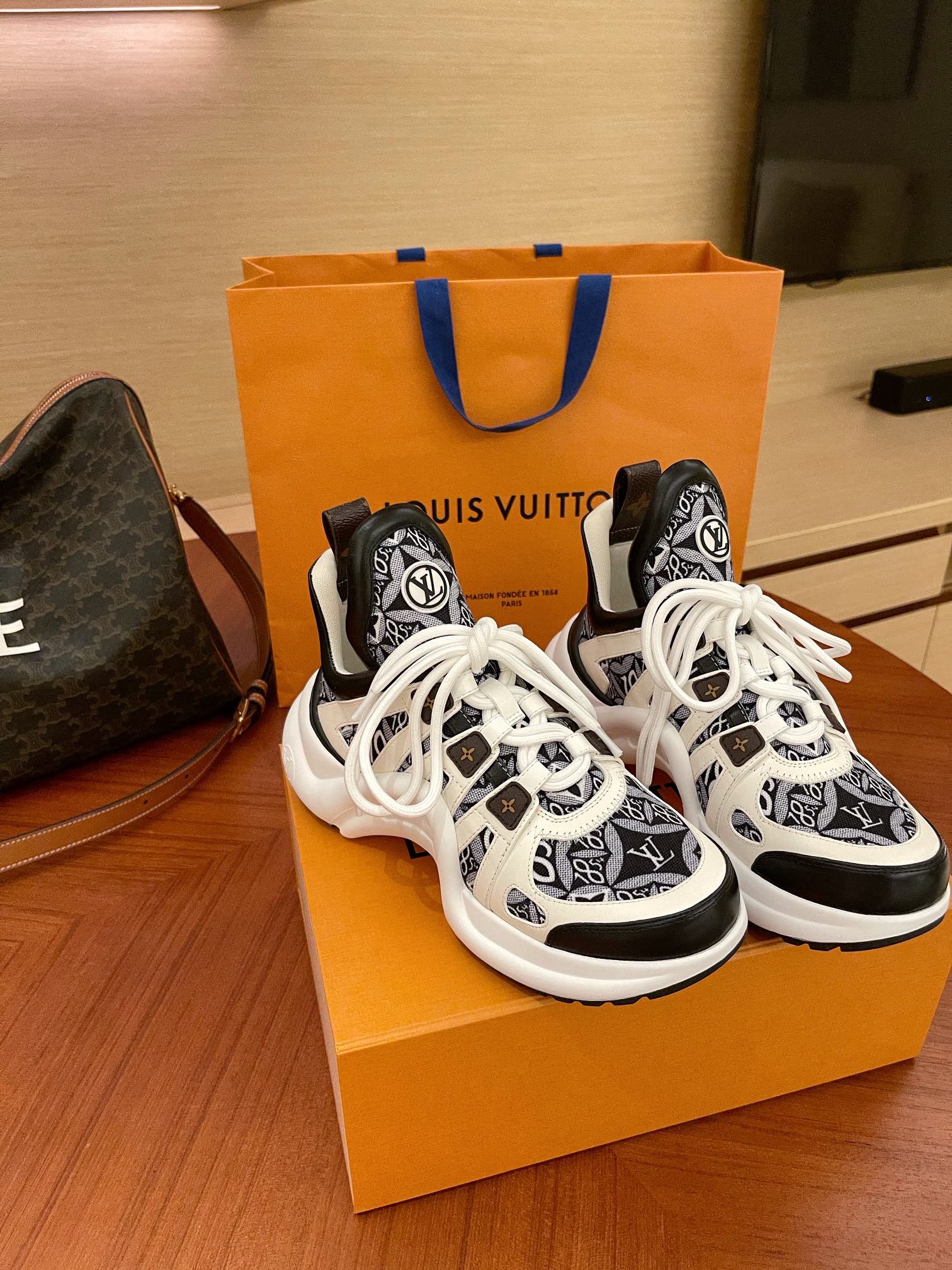 Серия LV Archlight - Новые кроссовки для папы - 11