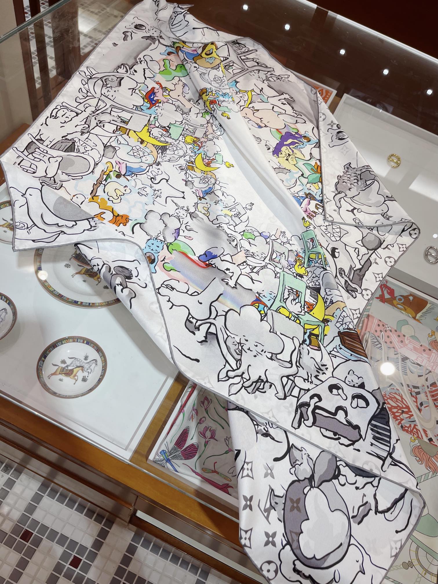 LV - Шелковый шарф коллекционного издания