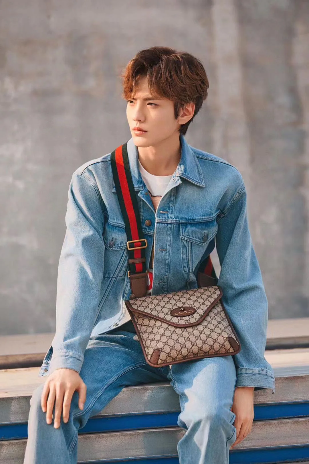 Gucci-老花斜背包